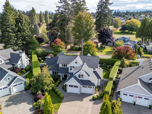 Qualicum Beach, BC V9K 0A2,992 Bluffs Dr