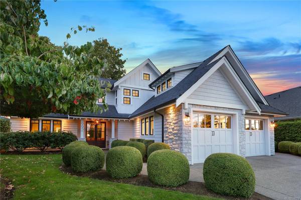 992 Bluffs Dr, Qualicum Beach, BC V9K 0A2