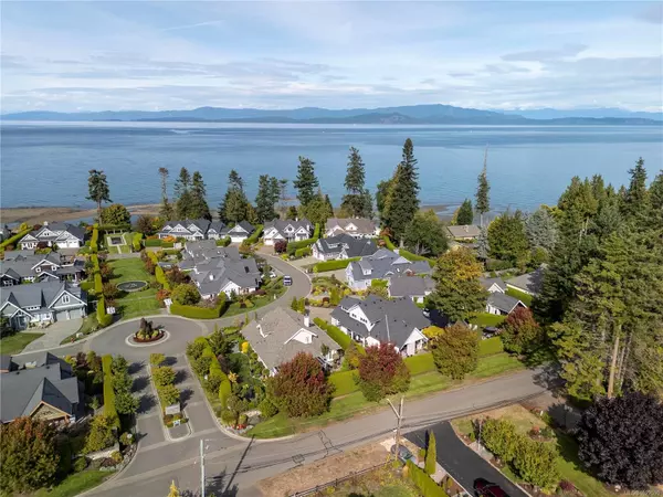 Qualicum Beach, BC V9K 0A2,992 Bluffs Dr