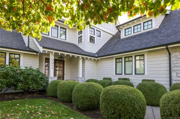 Qualicum Beach, BC V9K 0A2,992 Bluffs Dr