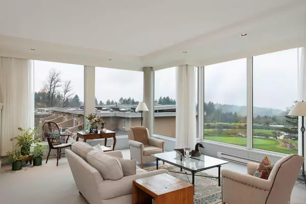 Saanich, BC V8Y 3H9,5350 Sayward Hill Cres #304