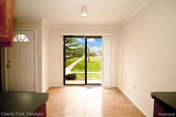 Southfield, MI 48033,24969 Auburn LN ##4