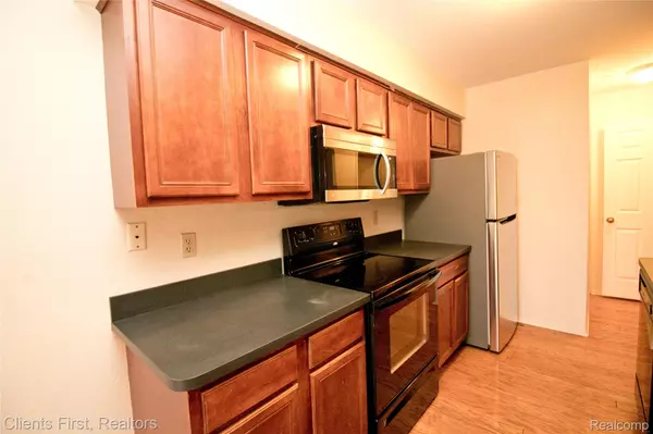 Southfield, MI 48033,24969 Auburn LN ##4