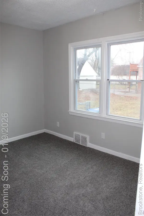 Redford, MI 48240,19369 Wakenden