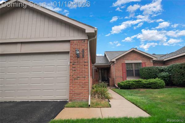 7252 Huntcliff, West Bloomfield, MI 48322