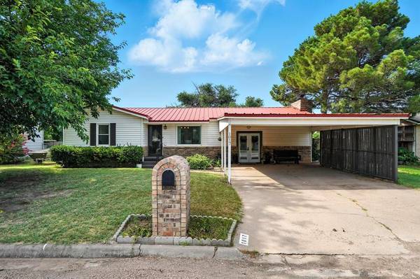 1017 2nd Street, Hamlin, TX 79520