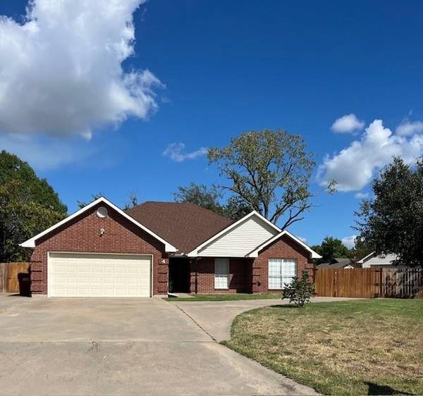 4 Broadmoor Court,  Bonham,  TX 75418