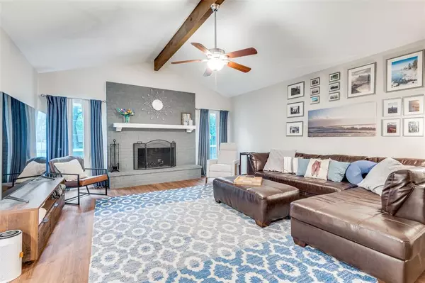 2828 Oak Forest Drive, Grapevine, TX 76051