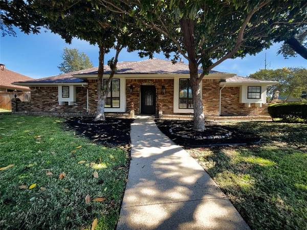 5008 Urban Crest Road, Dallas, TX 75227