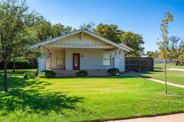 332 NW Avenue A,  Hamlin,  TX 79520