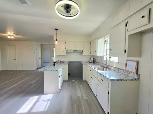 Groesbeck, TX 76642,406 E Brazos Street