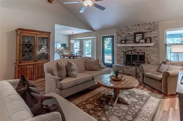 Granbury, TX 76048,911 Meadowlark Lane