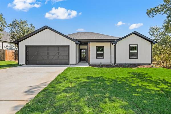 813 Haynie Drive, Runaway Bay, TX 76426