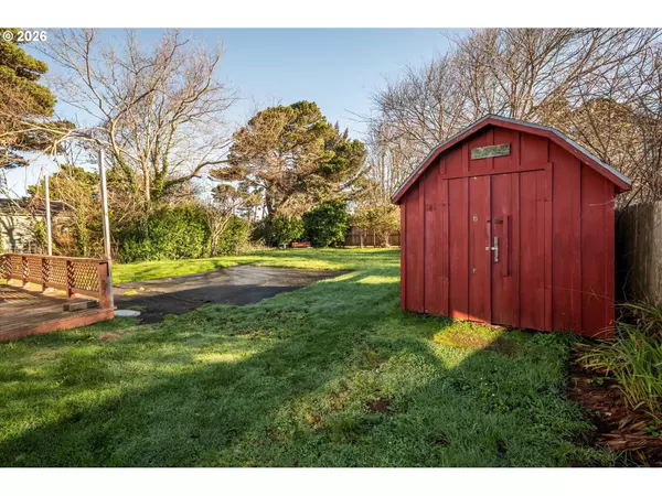 Bandon, OR 97411,887 JACKSON AVE