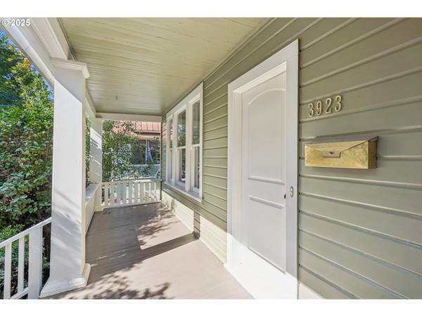 3923 SE MAIN ST, Portland, OR 97214