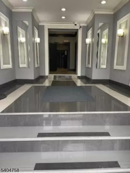 Elizabeth City, NJ 07201,1116 Anna St #1C