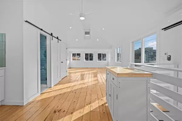 Rockaway Beach, NY 11694,318A Beach 101st ST