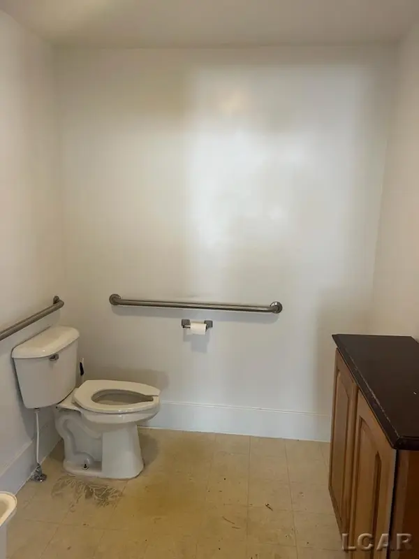 Adrian, MI 49221,810 W Maumee ST