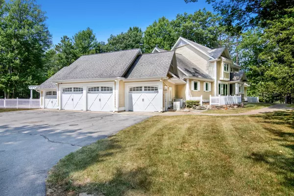 Traverse City, MI 49685,315 W Long Lake RD