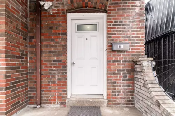 Toronto C03, ON M6E 2W3,384 Oakwood AVE #Main