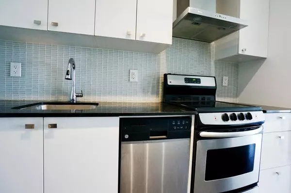 Toronto C01, ON M6K 3P8,51 East Liberty ST #2211