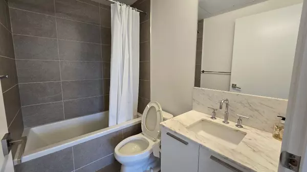 Toronto C08, ON M4Y 0C6,3 Gloucester ST #2104