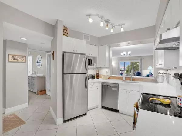 Pompano Beach, FL 33069,2208 S Cypress Bend Dr #401