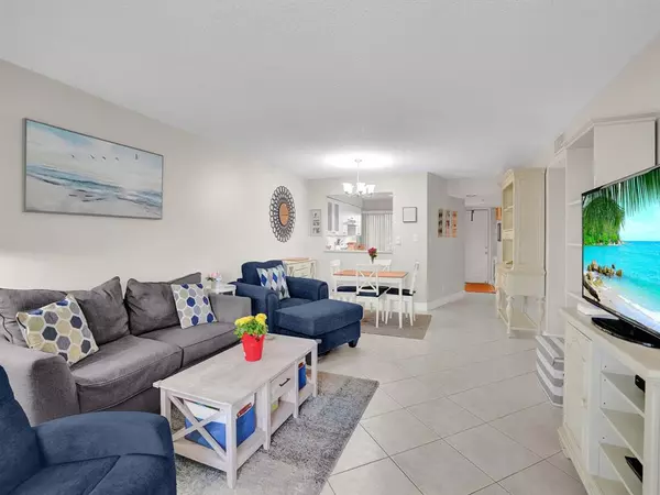 Pompano Beach, FL 33069,2208 S Cypress Bend Dr #401