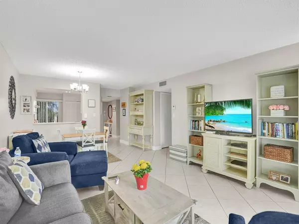 Pompano Beach, FL 33069,2208 S Cypress Bend Dr #401