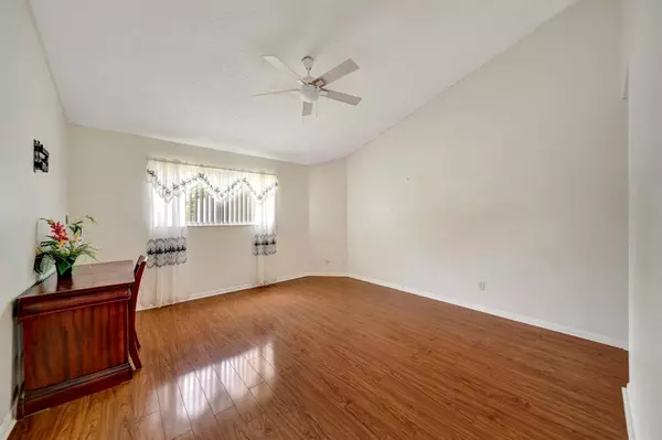 Lauderdale Lakes, FL 33309,3461 NW 44th St #206