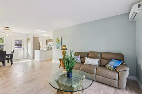 Lighthouse Point, FL 33064,2131 NE 42nd Ct #106E