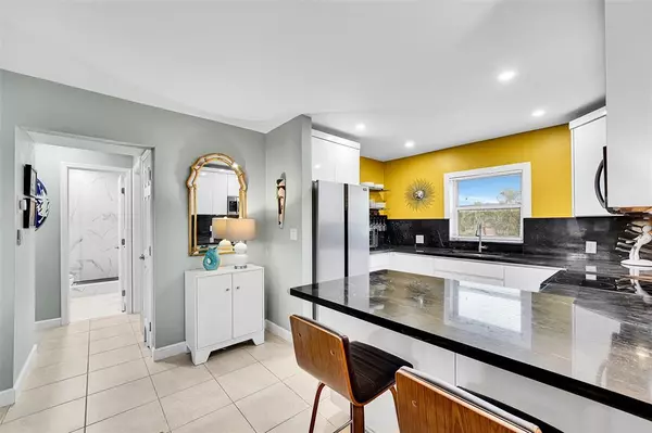 Oakland Park, FL 33334,1581 NE 34th Ct #215