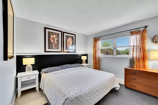 Oakland Park, FL 33334,1581 NE 34th Ct #215