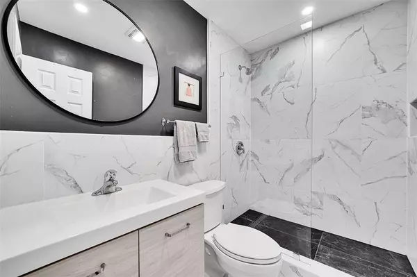 Oakland Park, FL 33334,1581 NE 34th Ct #215