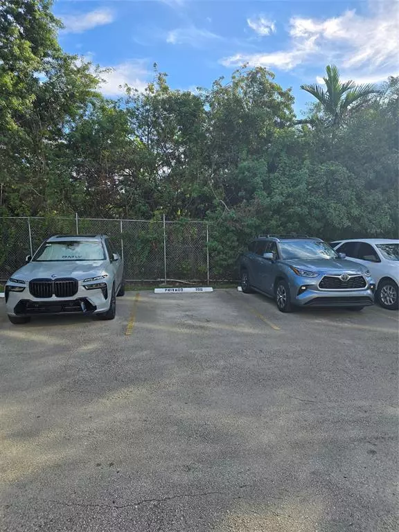 Miami, FL 33126,5033 NW 7th St #508