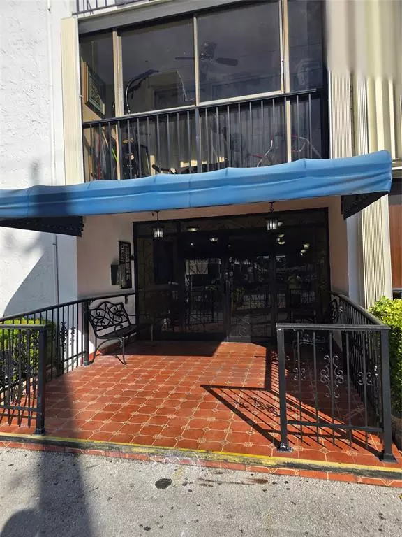 Miami, FL 33126,5033 NW 7th St #508