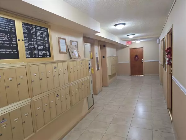 Miami, FL 33126,5033 NW 7th St #508