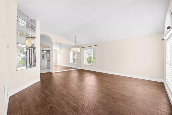 West Palm Beach, FL 33409,2010 Normandy Cir