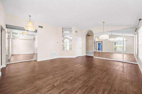 West Palm Beach, FL 33409,2010 Normandy Cir