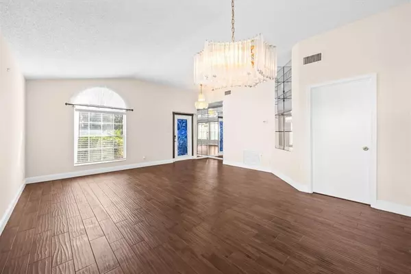 West Palm Beach, FL 33409,2010 Normandy Cir