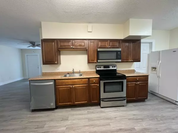 Pembroke Pines, FL 33023,6817 SW 10th St