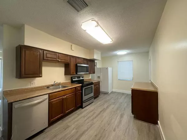 Pembroke Pines, FL 33023,6817 SW 10th St