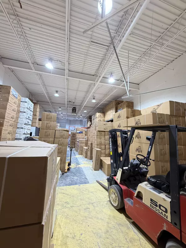 Markham, ON L3R 3W3,2600 John ST #212