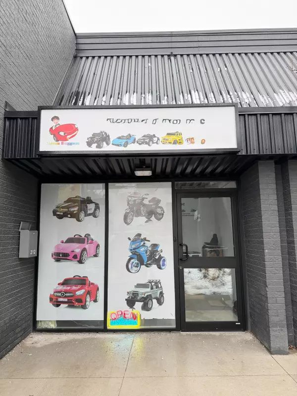 Markham, ON L3R 3W3,2600 John ST #212