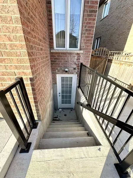 Markham, ON L6B 0V4,16 Greenery RD #Basement