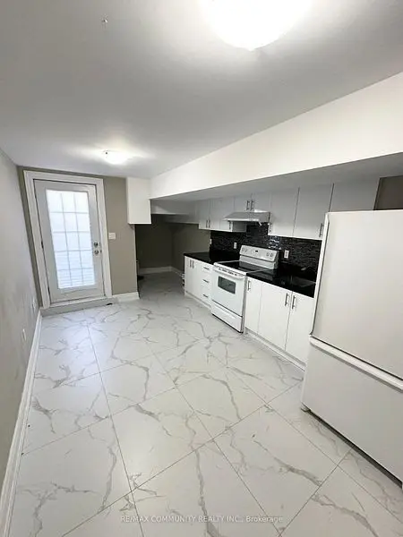 Markham, ON L6B 0V4,16 Greenery RD #Basement
