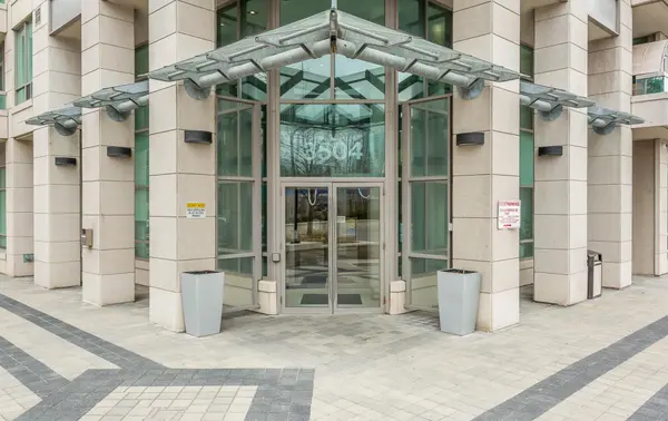 Mississauga, ON L5B 0B9,3504 Hurontario ST #2109