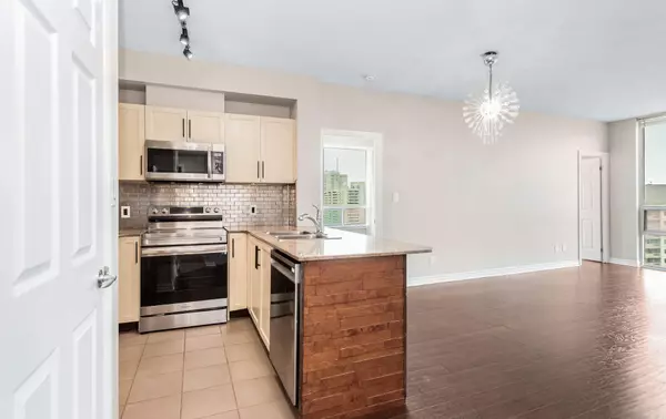 Mississauga, ON L5B 0B9,3504 Hurontario ST #2109