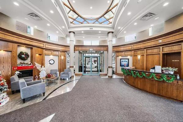 Mississauga, ON L5M 7R8,4879 Kimbermount AVE #705