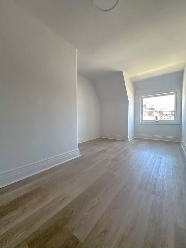 Toronto W03, ON M6H 3V5,118 Greenlaw AVE #Upper